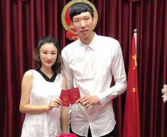 NBA中国篮球运动员与妻子“身高差”一览(4)