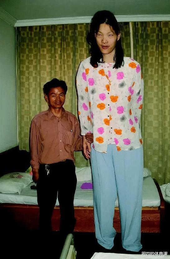 中国女巨人比姚明还高10厘米，却无法当运动员，一生苦不堪言(5)