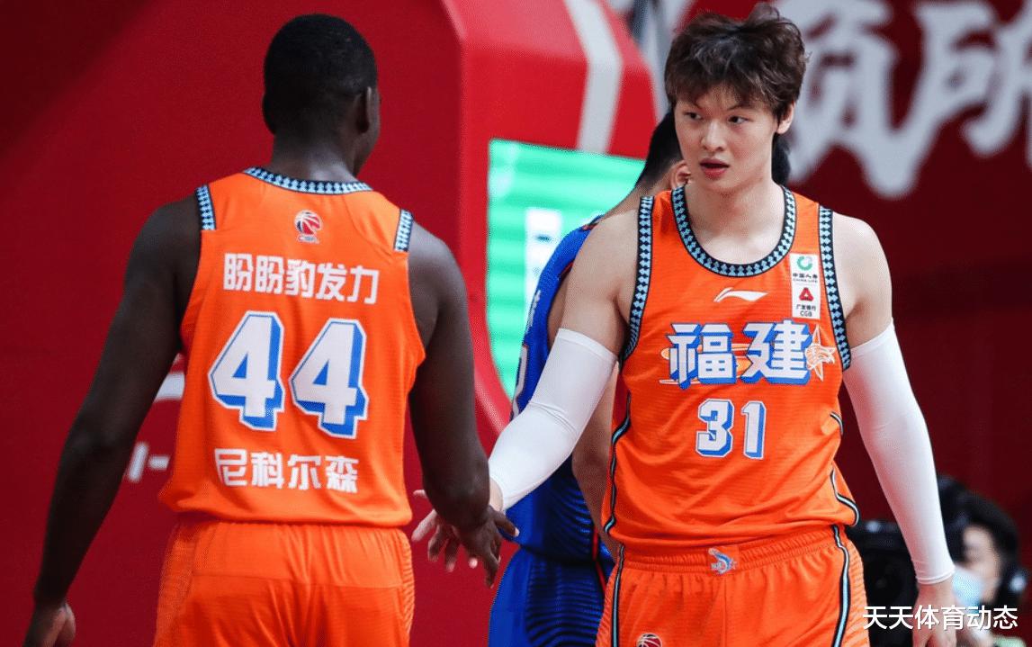 被问是否会转投他队，王哲林做法引猜疑，下赛季或租借加盟到广东男篮！(2)