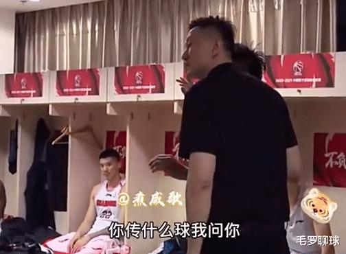 广东更衣室画面曝光，杜锋发飙训斥中国男篮队长90秒，赢球了也骂(2)