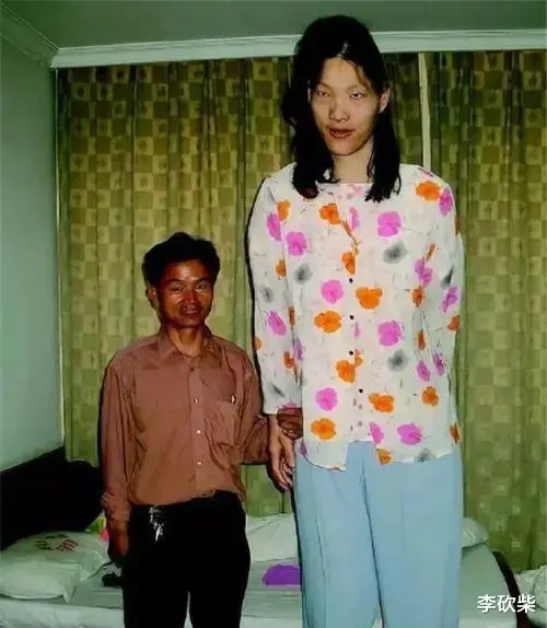 中国第一女巨人姚德芬：身高2.36，曾梦想就是吃饱饭，后来怎样了(6)
