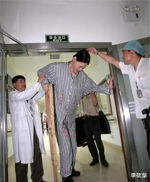 中国第一女巨人姚德芬：身高2.36，曾梦想就是吃饱饭，后来怎样了(8)