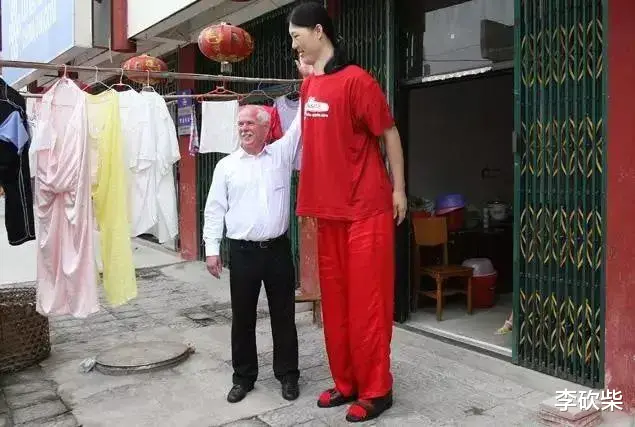 中国第一女巨人姚德芬：身高2.36，曾梦想就是吃饱饭，后来怎样了(10)