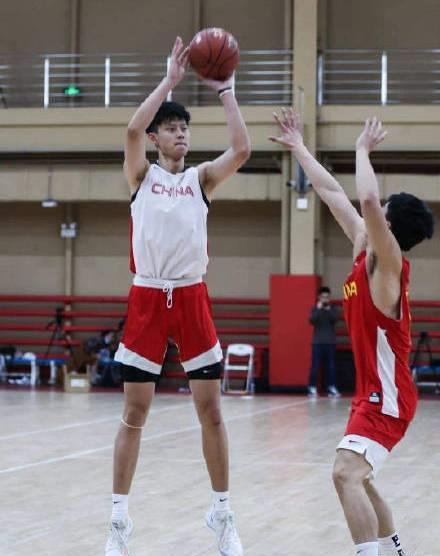 拒绝参加NCAA，直接进入NBA，他会成为中国男篮未来的顶梁柱吗？(3)