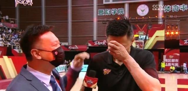 总决赛只吹了一次技犯，毫不意外给了杜峰，赛后他哭了！(8)