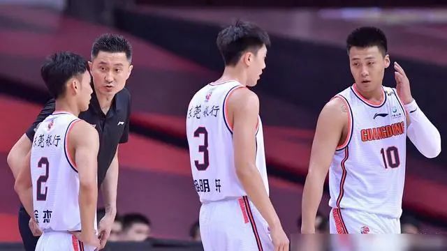 郭艾伦总决赛场均26分，为何王仕鹏说郭艾伦拿球广东队很开心？(6)