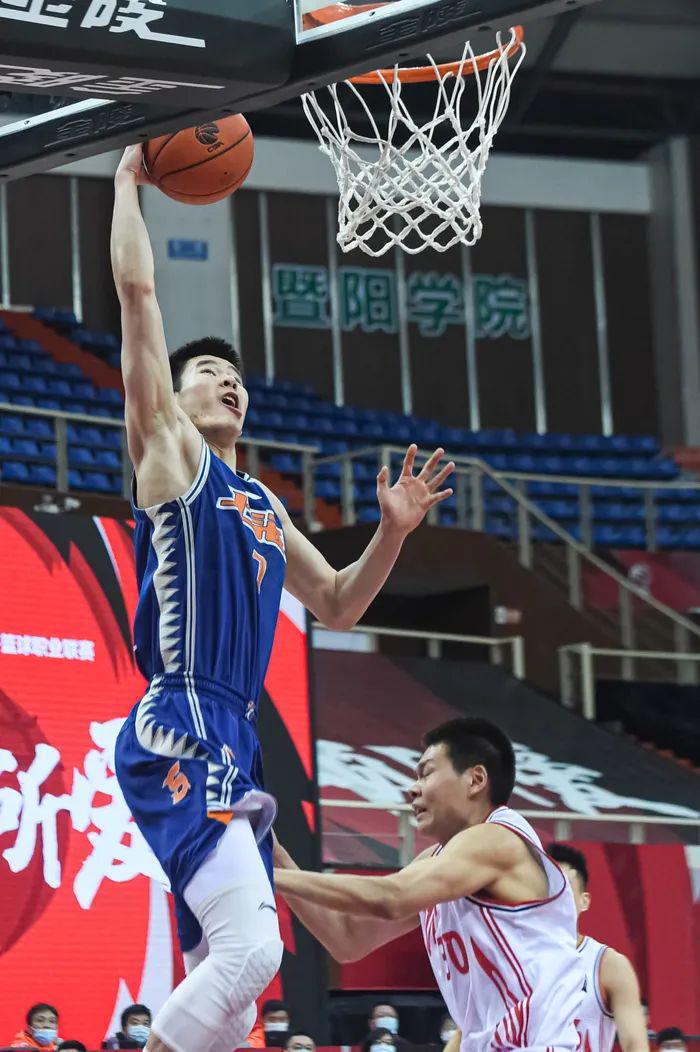 中国男篮第一个00后国手将参加NBA选秀 郭昊文还剩一个心愿(1)