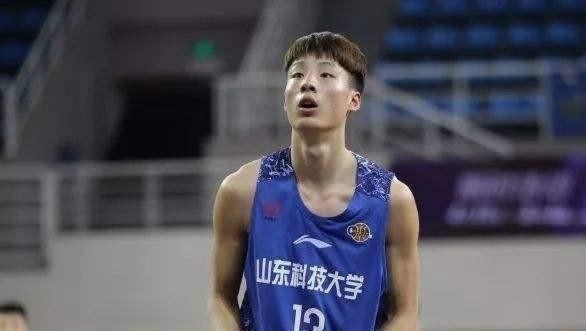 山东男篮选秀瞄准50分先生，23岁超级后卫，被球迷称为永远的神(1)