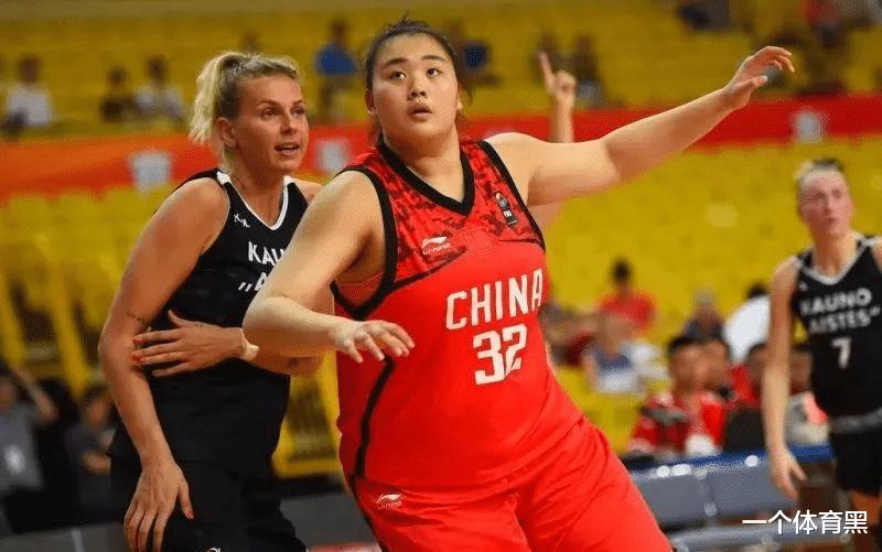 女版奥胖！中国姑娘身高2米02，体重超过200斤，放在女篮啥水平？(6)