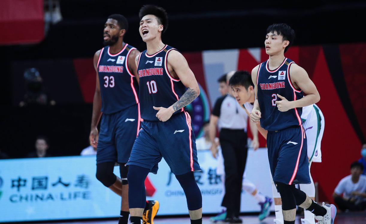 中国男篮12人出炉！广东4大主力皆在列，新赛季CBA总冠军稳了！(5)