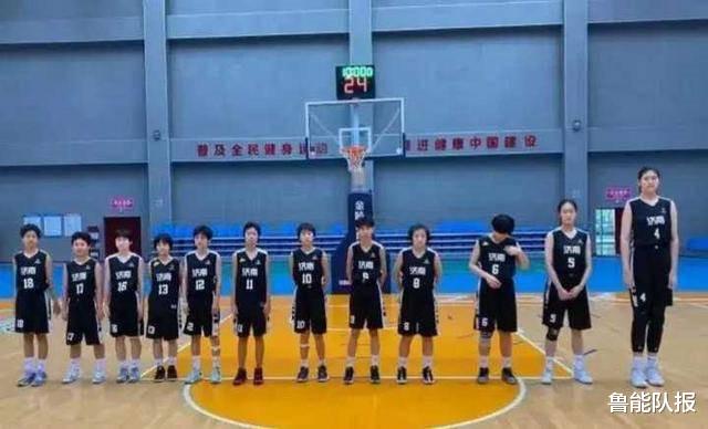 中国女篮后继有人！14岁天才身高超姚明，比同龄对手高三头太恐怖(2)