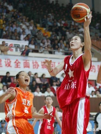 中国女篮后继有人！14岁天才身高超姚明，比同龄对手高三头太恐怖(3)