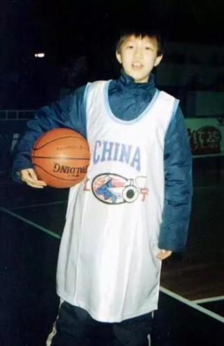 郭艾伦故事汇，出身篮球世家，CBA第一综艺男孩，本土最强控卫(2)