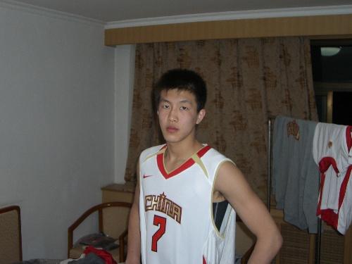 郭艾伦故事汇，出身篮球世家，CBA第一综艺男孩，本土最强控卫(5)