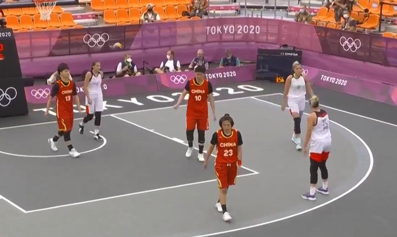 空篮不中+各种失误！中国女篮惨败俄罗斯，9：19被对手打爆(2)