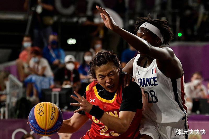 中国女子三人篮球拿到铜牌，队员眼含泪光！女子篮球29年后在拿奖牌！(1)