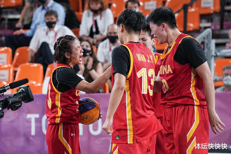 中国女子三人篮球拿到铜牌，队员眼含泪光！女子篮球29年后在拿奖牌！(3)