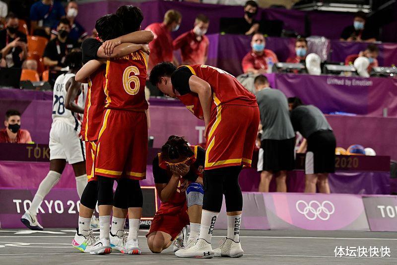 中国女子三人篮球拿到铜牌，队员眼含泪光！女子篮球29年后在拿奖牌！(4)