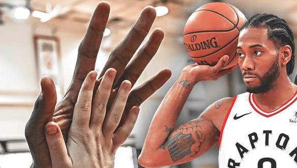 NBA球星的手掌能大到什么程度？乔丹单手捏南瓜垫底，榜首恐怖至极(3)