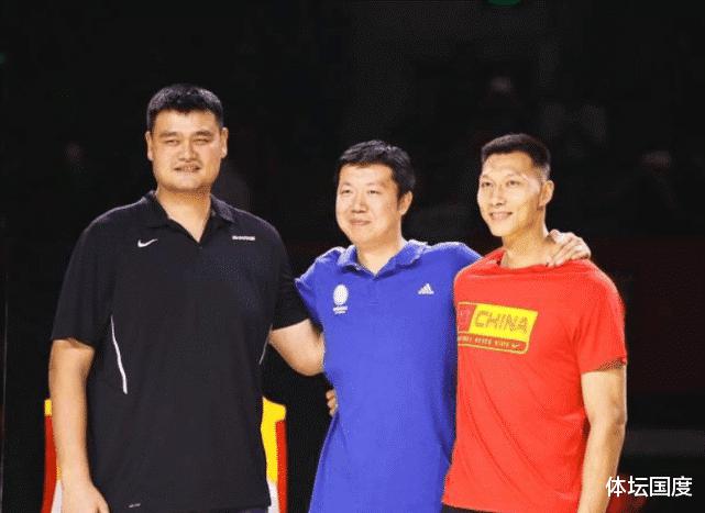 易建联与王治郅，谁是中国男篮第一大前锋？没有对比就没有尴尬(4)