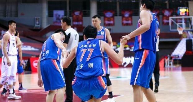 正式官宣！中国篮坛恶汉重返CBA赛场 帮助新东家冲击季后赛(2)