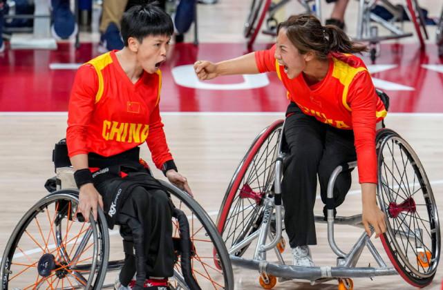 中国篮球战胜美国篮球，残奥会中国轮椅女篮4连胜小组头名晋级！(2)