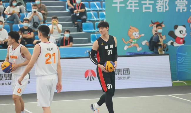 MVP+三分王+国家队，被打到面目全非，李春江遇到了大难题(10)