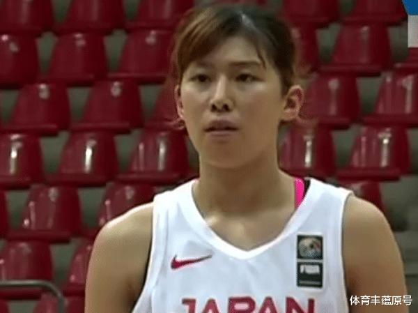 亚洲杯：卫冕冠军拒绝爆冷，67: 65，中国女篮迎来机会，决战来袭(1)