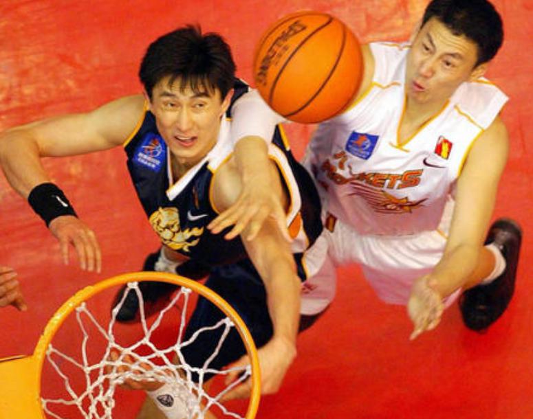 盘点中国男篮史上最强五位大前锋，阿联只能排第二，战神垫底！(4)