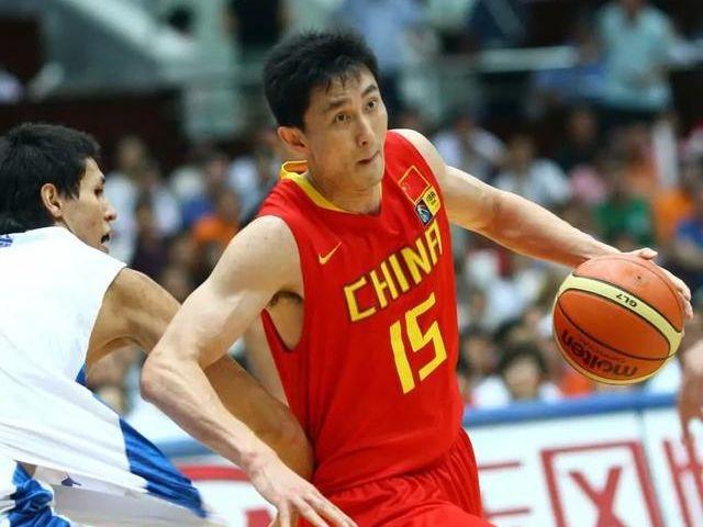 盘点中国男篮史上最强五位大前锋，阿联只能排第二，战神垫底！(5)