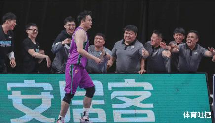 丁彦雨航，让球迷们泪目，也让球迷开始担忧新赛季中国篮球(1)