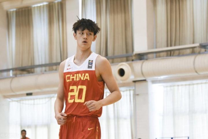 2028年中国男篮主力阵容预测，４人有望冲击NBA(8)