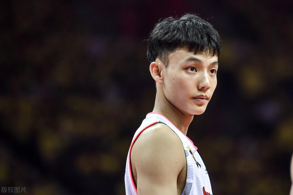 2028年中国男篮主力阵容预测，４人有望冲击NBA(24)