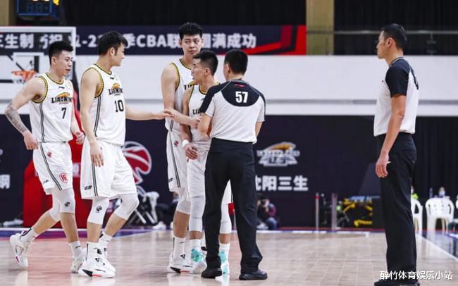 CBA新闻：郭艾伦连吃两T被驱逐，中国篮协取消两人国家级裁判资格(2)