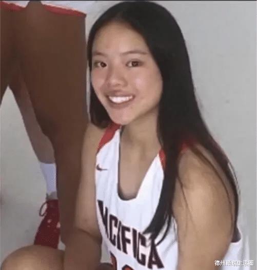华裔美少女篮球场遭黑人暴打，倒地不起(1)