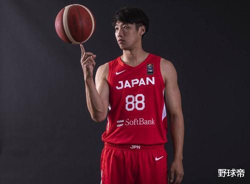 1992年出生在辽宁沈阳，如今他却入选日本男篮集训队！这是为何？(3)