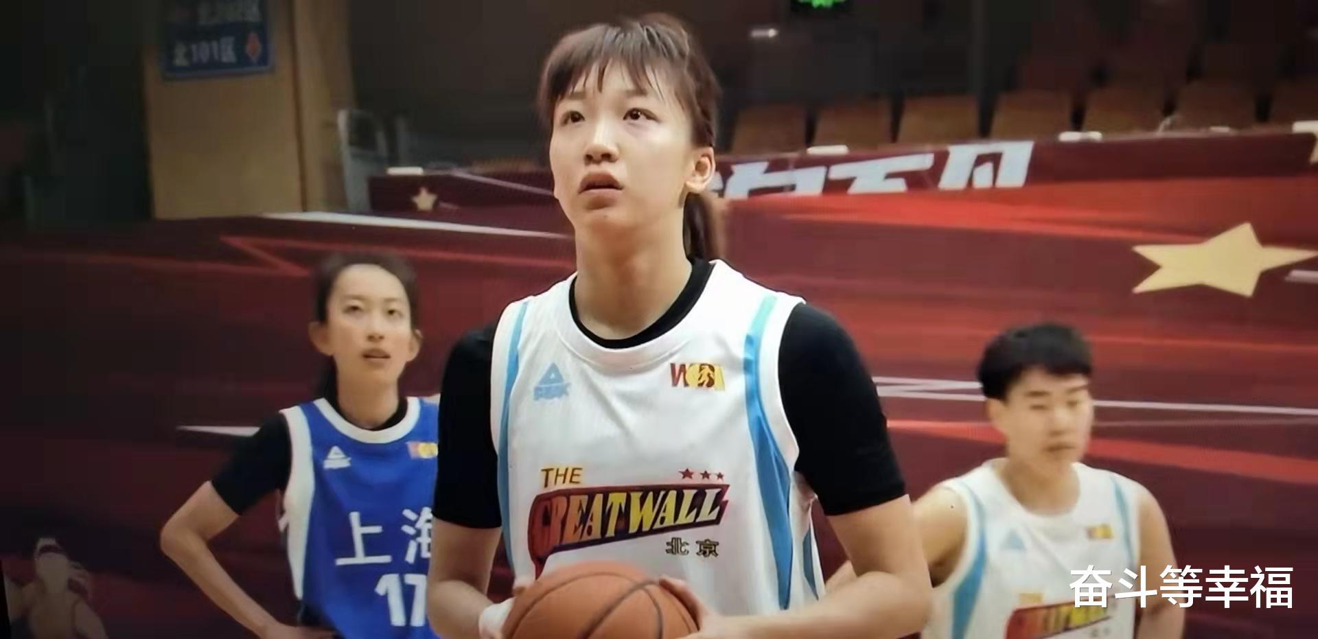 拼抢太激烈！北京女篮战胜上海女篮，6分优势逆转比赛取胜(3)