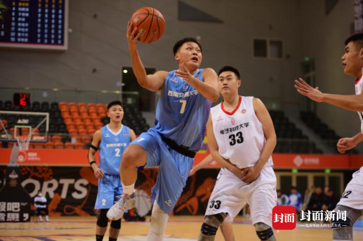 中国大学生篮球联赛揭幕战首次入川 西南交大摘得基层赛冠军(1)