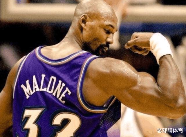 为何说NBA现役内线 不如90年代强硬，对比肌肉 你便知差距(5)