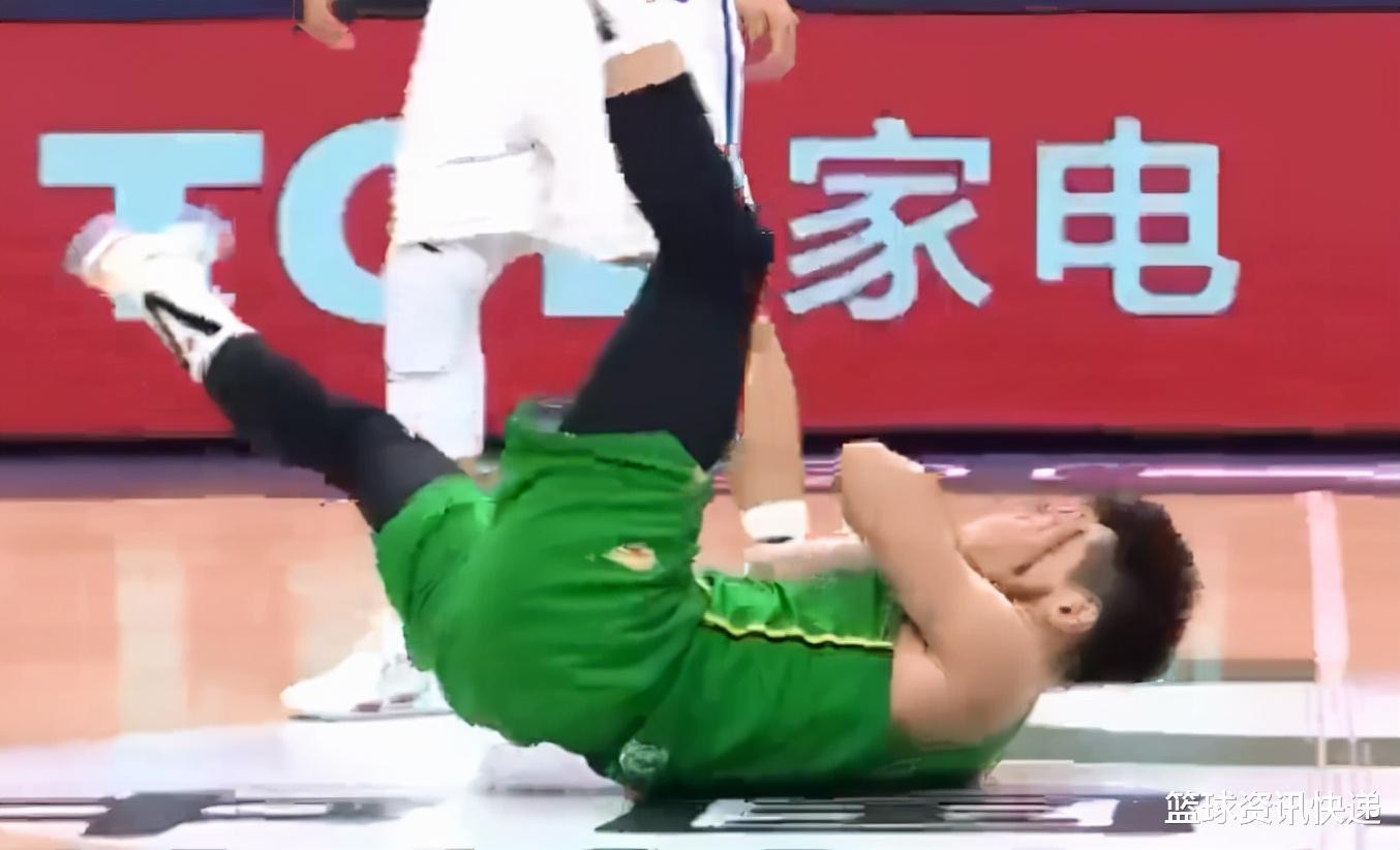 Cổ của Zhao Jiwei bị người chơi Ningbo khuỷu tay, nhưng ngã xuống đất với nỗi đau và bị cư dân mạng chế giễu (4)