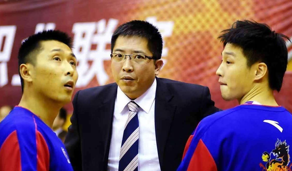 中国乔丹胡卫东跟战神刘玉栋在巅峰时期可以在NBA上立住脚吗？(1)
