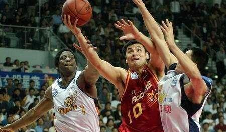 中国乔丹胡卫东跟战神刘玉栋在巅峰时期可以在NBA上立住脚吗？(2)