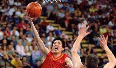中国乔丹胡卫东跟战神刘玉栋在巅峰时期可以在NBA上立住脚吗？(6)