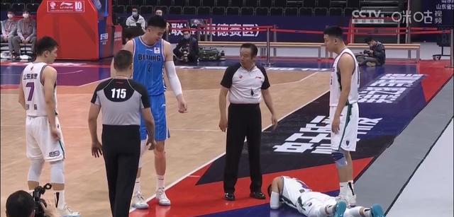 Glen Watt đã cắt đứt hai cặp, Xiao Ding trở lại Liu Yi và đội bóng rổ nam Sơn Đông đã đánh bại Shougang để kết thúc Lianlin (6)