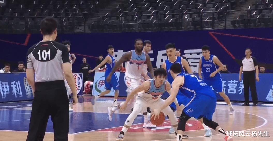 Mùa giải thường xuyên của CBA: Đội bóng rổ nam Tân Cương đã đánh bại đội bóng rổ nam Tianjin, cuộc đối đầu thể chất là đúng! Tại sao không vào playoffs? (2)