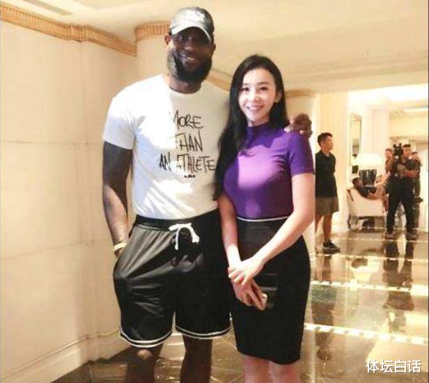 Cô ấy là mỏ neo NBA đẹp nhất ở Trung Quốc. Cô ấy tự hào ở Hoa Kỳ, nặng 150 pounds, bạn trai của cô ấy mạnh mẽ (3)