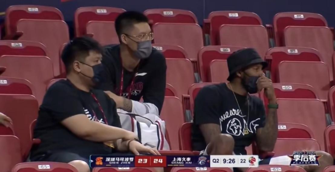 破案了！上海队晋级半决赛，广东男篮的球员为何现身观众席？(2)