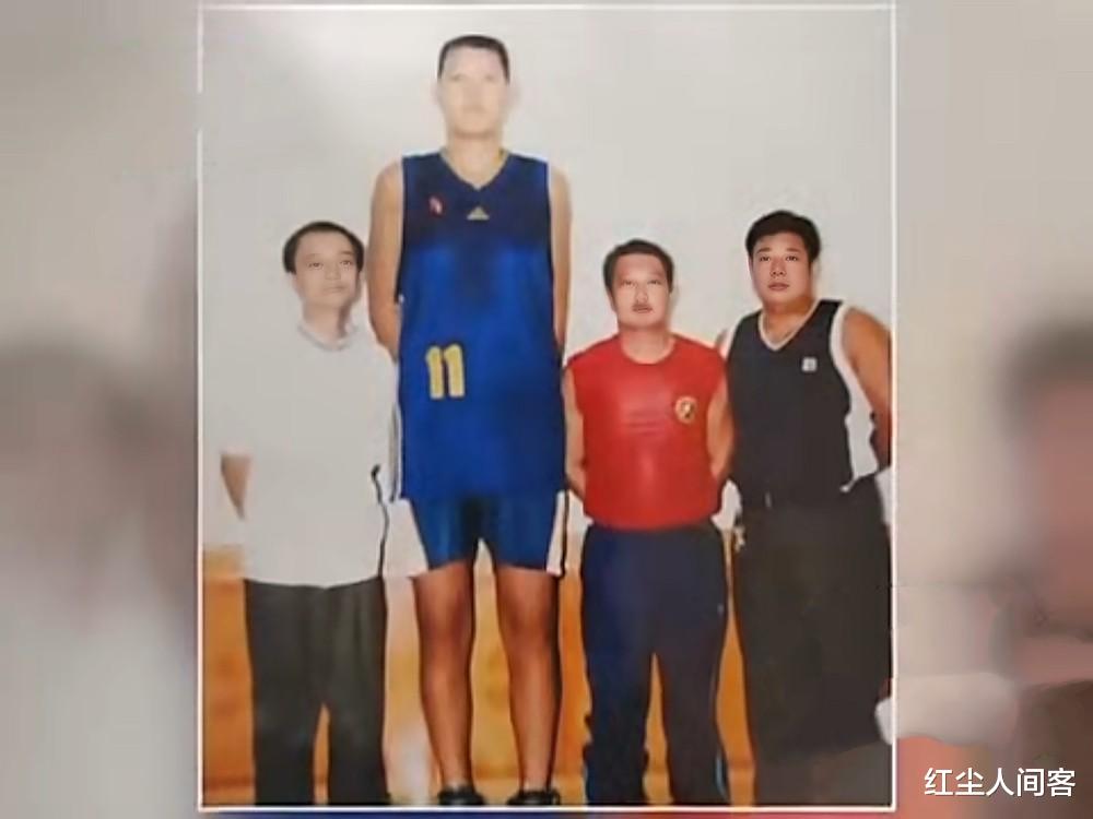 “亚洲巨人”张欢，身高2.38米比姚明还高，成了资本的牺牲品(7)