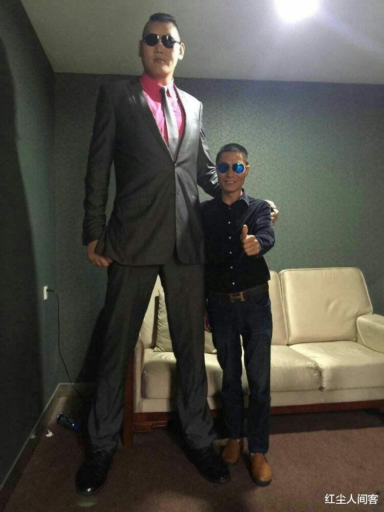 “亚洲巨人”张欢，身高2.38米比姚明还高，成了资本的牺牲品(9)