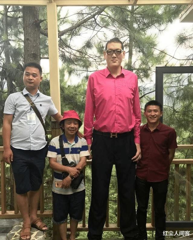 “亚洲巨人”张欢，身高2.38米比姚明还高，成了资本的牺牲品(10)